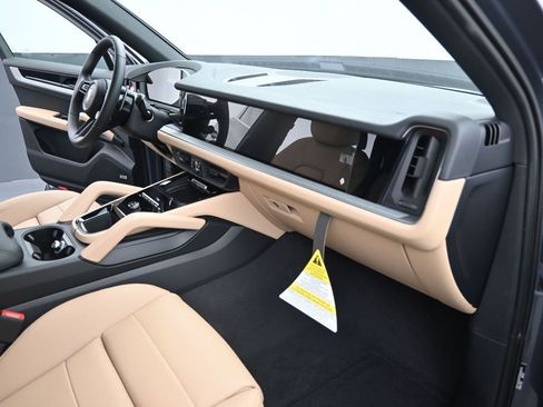 New 2026 Porsche Cayenne AWD/4WD image 18