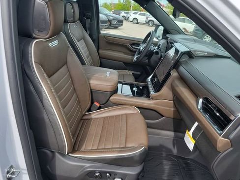 New 2026 GMC Yukon Denali Ultimate w/ LPO, Floor Liner Package AWD/4WD image 29