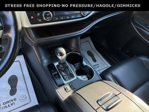 Used 2019 Toyota Highlander XLE image 21