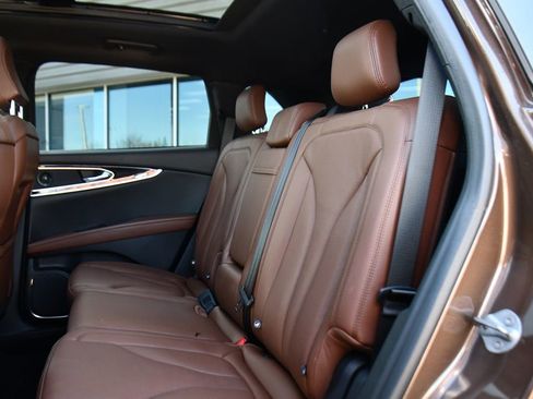 Used 2022 Lincoln Nautilus Reserve w/ Equipment Group 201A image 21