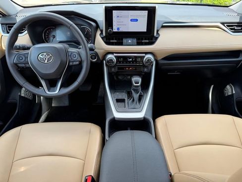 Used 2025 Toyota RAV4 XLE Premium image 23