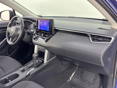 Used 2023 Toyota Corolla Cross LE image 12