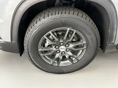 Used 2025 GMC Acadia Elevation image 11