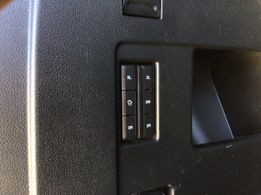 Used 2020 Ford Expedition XLT w/ Equipment Group 202A AWD/4WD image 37