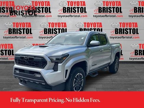 Used 2025 Toyota Tacoma TRD Sport AWD/4WD image 7