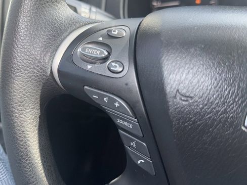 Used 2020 Nissan Pathfinder S image 17