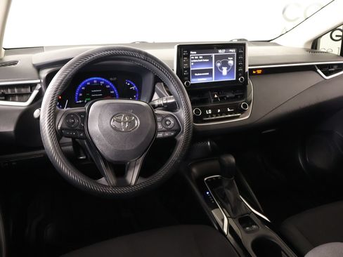Used 2020 Toyota Corolla LE FWD image 2