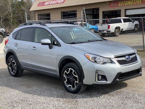 Used 2016 Subaru Crosstrek 2.0i Premium image 3
