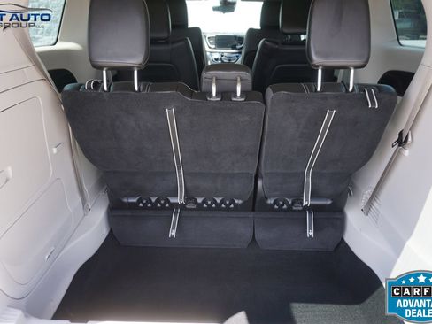 Used 2023 Chrysler Pacifica Touring-L FWD image 17