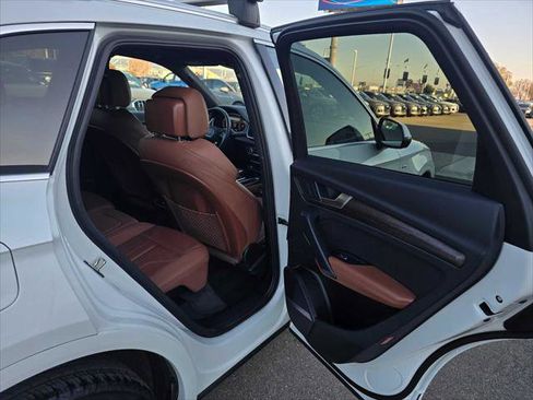 Certified 2025 Audi Q5 2.0T Premium Plus w/ Premium Plus Package image 14