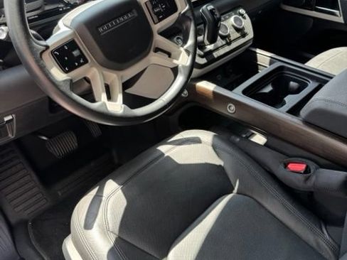 Used 2023 Land Rover Defender 110 SE AWD/4WD image 3