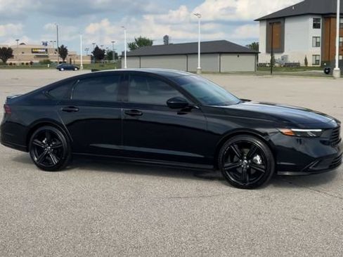 Used 2023 Honda Accord Sport image 2
