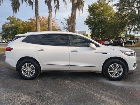 Used 2021 Buick Enclave Essence image 3