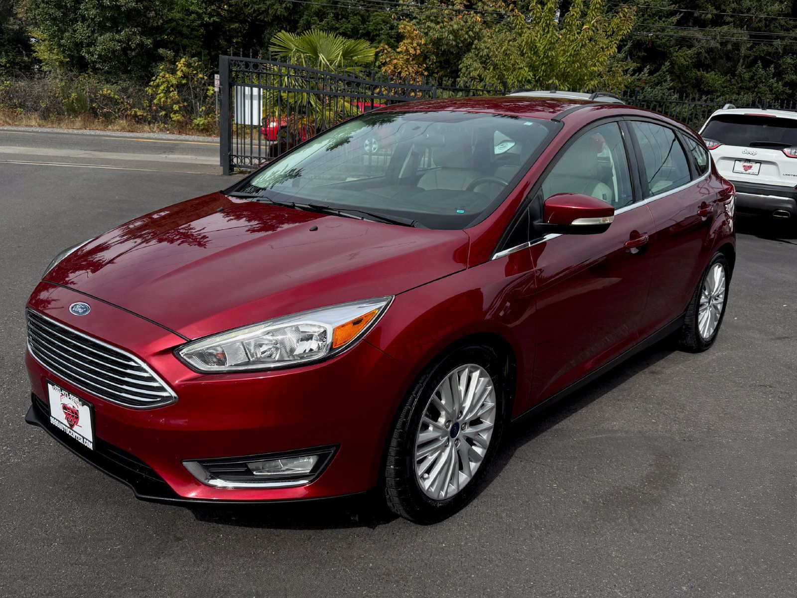 Used 2016 Ford Focus Titanium FWD image 3