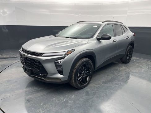 Used 2024 Chevrolet Trax ACTIV w/ Sunroof Package image 3