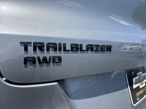 Used 2024 Chevrolet TrailBlazer RS w/ Convenience Package AWD/4WD image 3