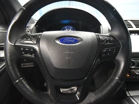 Used 2017 Ford Explorer XLT w/ Equipment Group 202A image 11
