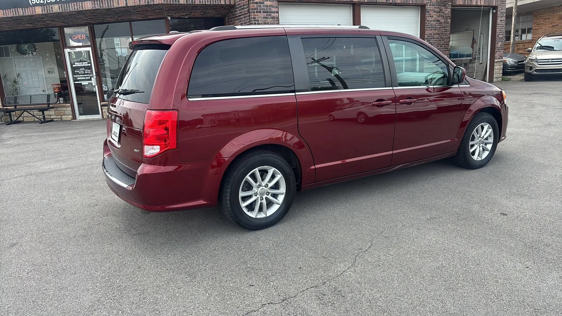 Used 2020 Dodge Grand Caravan SXT FWD image 17