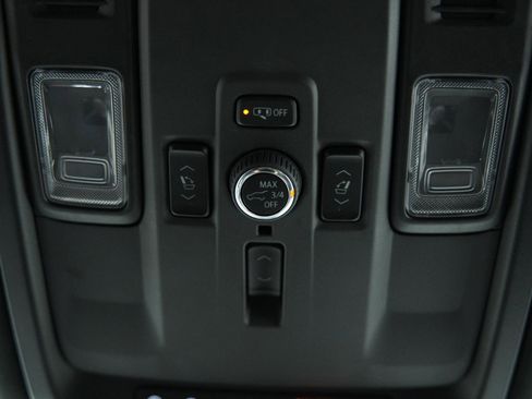 Used 2025 GMC Yukon Denali image 44