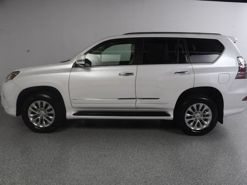Used 2018 Lexus GX 460 Premium w/ Premium Package AWD/4WD image 3
