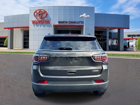 Used 2018 Jeep Compass Latitude w/ Popular Equipment Group FWD image 6