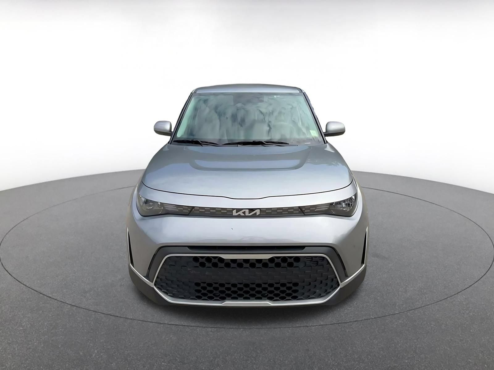 Used 2025 Kia Soul LX w/ LX Technology Package FWD image 3