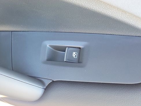 New 2026 Volkswagen Tiguan SE R-Line image 12