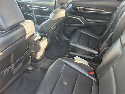 Used 2025 Kia Telluride S image 14