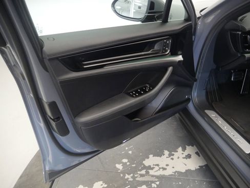 Certified 2025 Porsche Panamera image 17