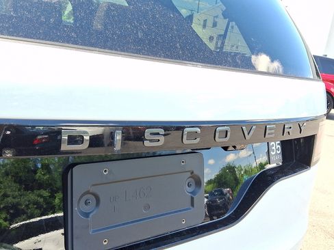 Used 2025 Land Rover Discovery Dynamic SE AWD/4WD image 30
