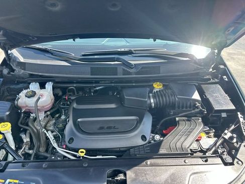 Used 2024 Chrysler Pacifica Touring-L FWD image 26