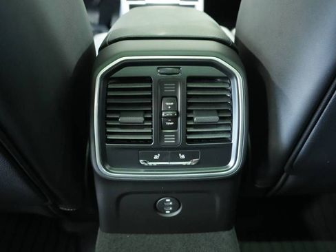 Certified 2024 Porsche Macan image 26