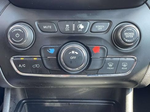 Used 2021 Jeep Cherokee Latitude Lux w/ Sun & Sound Group FWD image 32