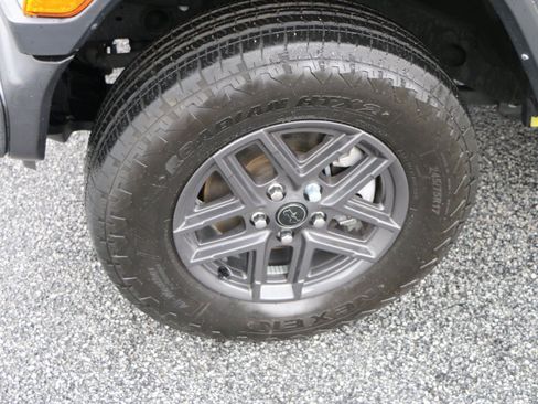 Used 2024 Jeep Wrangler Unlimited Sport AWD/4WD image 12