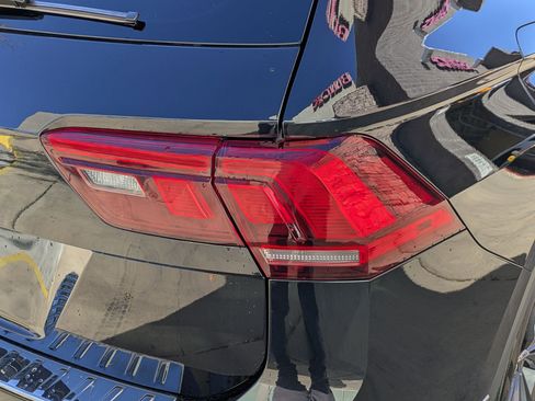 Used 2022 Volkswagen Tiguan SE image 11