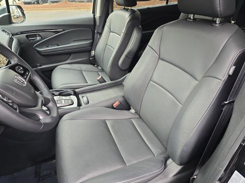 Certified 2022 Honda Pilot Touring image 16