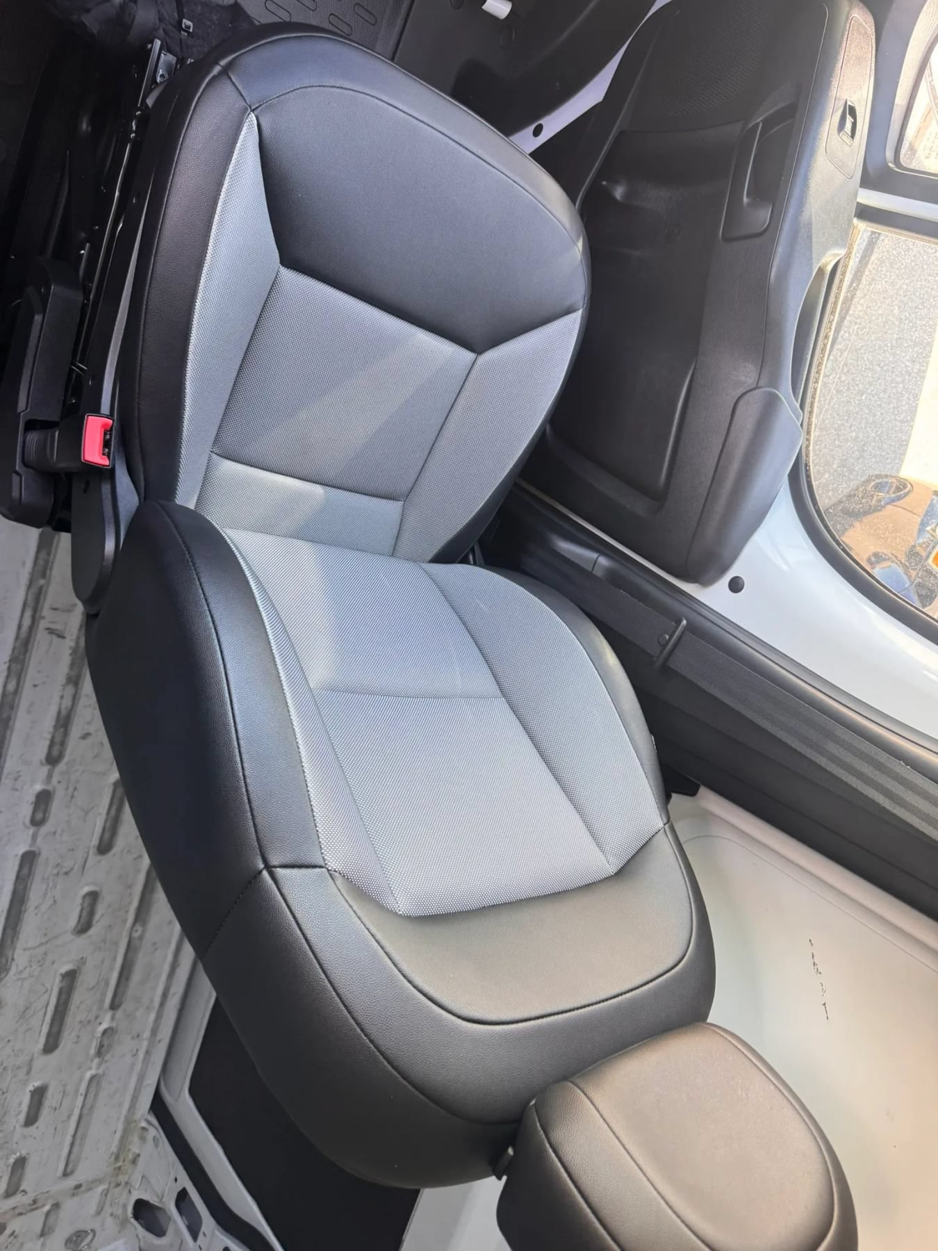 Used 2024 RAM ProMaster 2500 w/ Convenience Group FWD image 28
