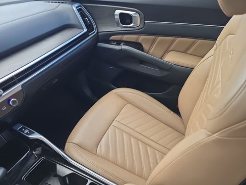 Used 2025 Kia Sorento SX Prestige w/ Olive Brown Leather Package image 16