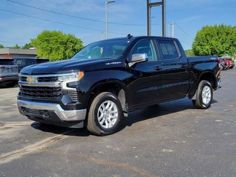 Used 2024 Chevrolet Silverado 1500 LT AWD/4WD image 4