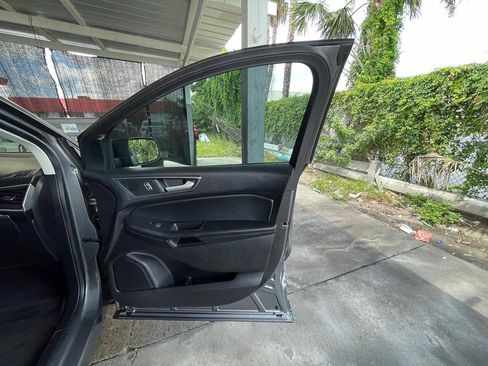 Used 2021 Ford Edge SE FWD image 8