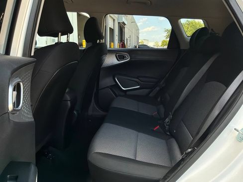 Used 2025 Kia Soul LX w/ LX Technology Package FWD image 11