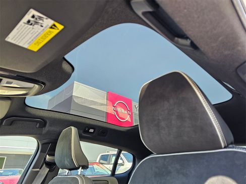 Used 2023 Volvo C40 P8 Recharge Ultimate image 18