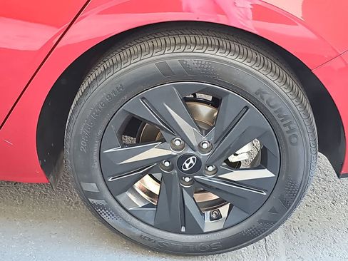 Used 2021 Hyundai Elantra SEL FWD image 12