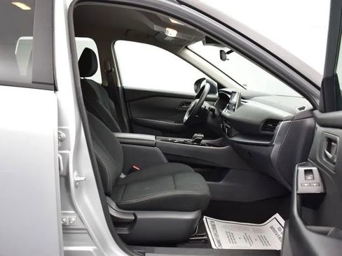 Used 2024 Nissan Rogue S FWD image 17