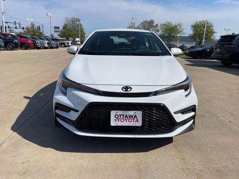 Used 2026 Toyota Corolla SE FWD image 3