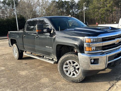 Used 2018 Chevrolet Silverado 2500 LT w/ LT Convenience Package image 5