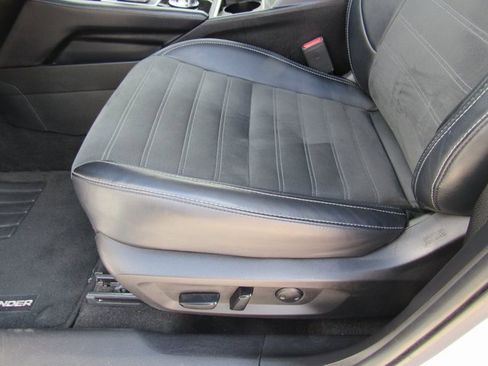 Used 2024 Mitsubishi Outlander SE image 16