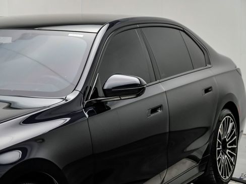 Used 2025 BMW i7 xDrive60 AWD/4WD image 29