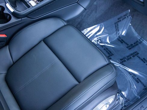 New 2026 Porsche Macan image 57