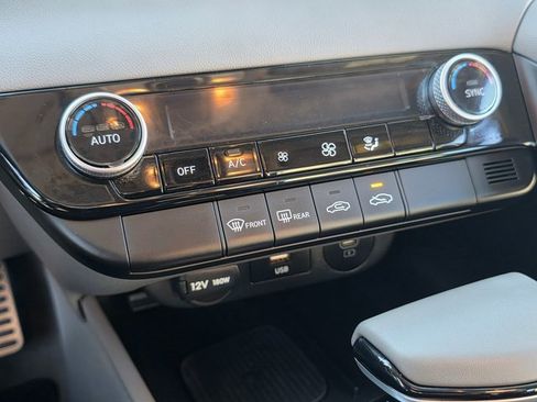 Certified 2025 Hyundai Elantra Sport image 25